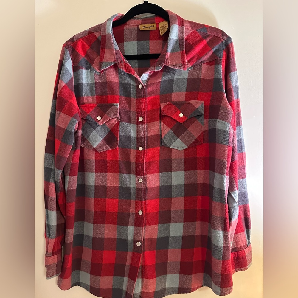 Wrangler Women’s Essential Long Sleeve Pearl Snap Flannel Shirt, XL